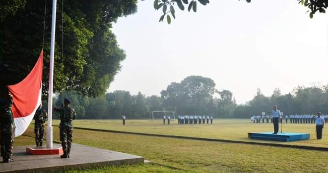 Tingkatkan Nasionalisme Prajurit Lanud Suryadarma Laksanakan Upacara Bendera 